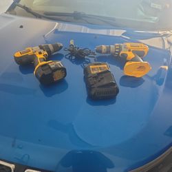 Dewalt Drills With Charger And Battery