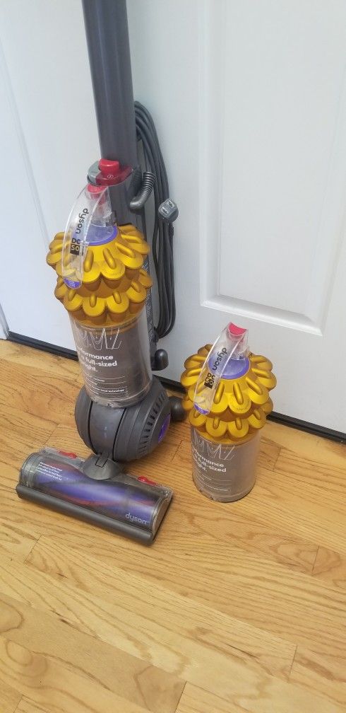 NEW cond DYSON BALL , AMAZING POWER SUCTION. ,WORKS EXCELLENT. , IN THE BOX