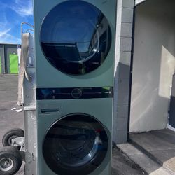 LG WashTower Stacked SMART Laundry Center 4.5 Cu.Ft. Front Load Washer & 7.4 Cu.Ft. Gas Dryer in Nature Green w/ Steam