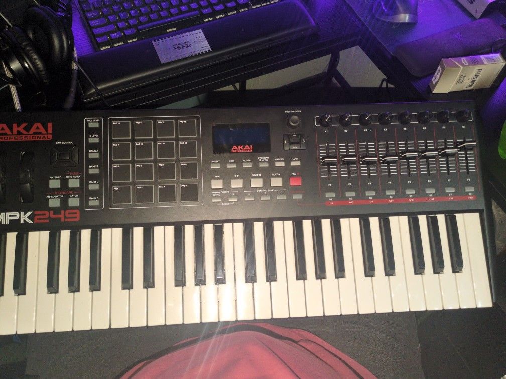 Akai MPK 249 Midi Keyboard