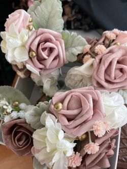 3 Corsage And 3 boutonniere
