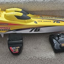 RC BOAT and Controller 