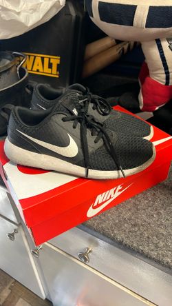 Nike Golf Shoes Size 7 Youth