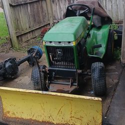 John Deere 212 With plow 