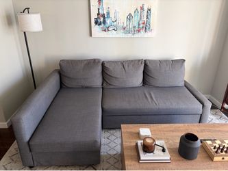 Couch / Pull Out Bed / Reversible Chaise