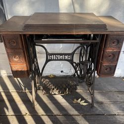 Singer Antique Sewing Machine 