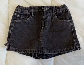 Like new! Gilrs’ shorts - Size 3-4 yrs