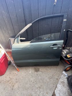 Driver side door Toyota Highlander 2000 to 2007