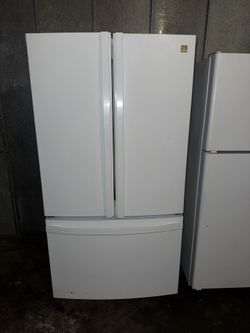 Kenmore Refrigerator Great Condition With Some Spots, Ice Maker Working Great