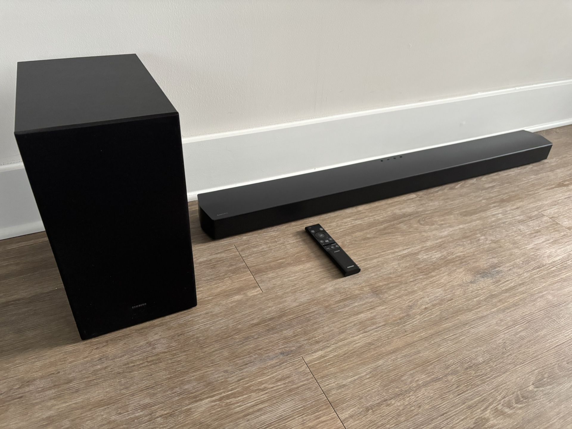 Samsung Soundbar and Subwoofer: HW-B650/ZA