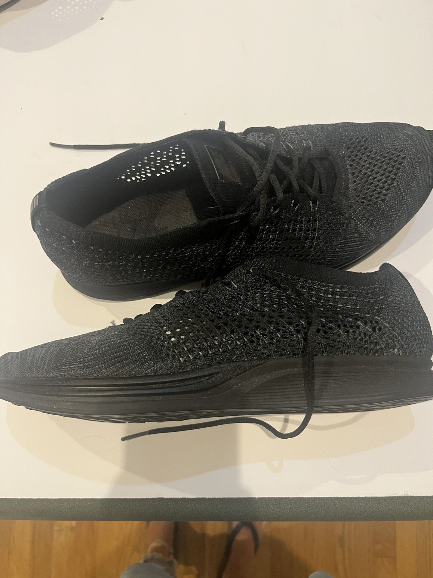 NIKE FLY KNIT RACER 2.0 SIZE 12
