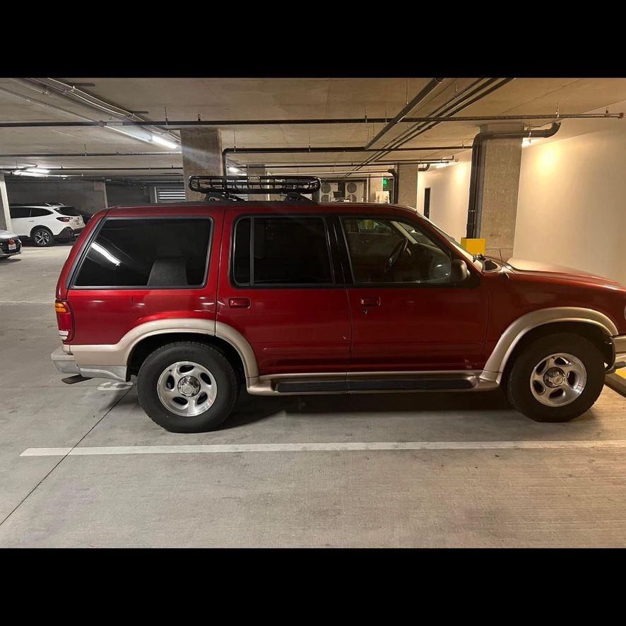 2000 Ford Explorer