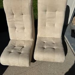 Set of 2 Beige Tufted Accent Chairs