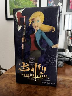 Buffy The Vampire Slayer “End Days” Statue with Fray Axe