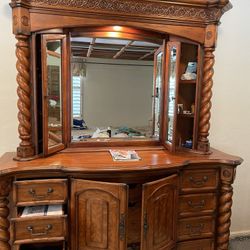 Antique Dresser With Lot Of Storage Mirror Light