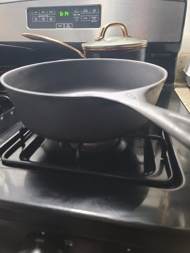 Wagner Ware 10 1/2 Inch #8 Cast Iron Skillet Chicken Fryer