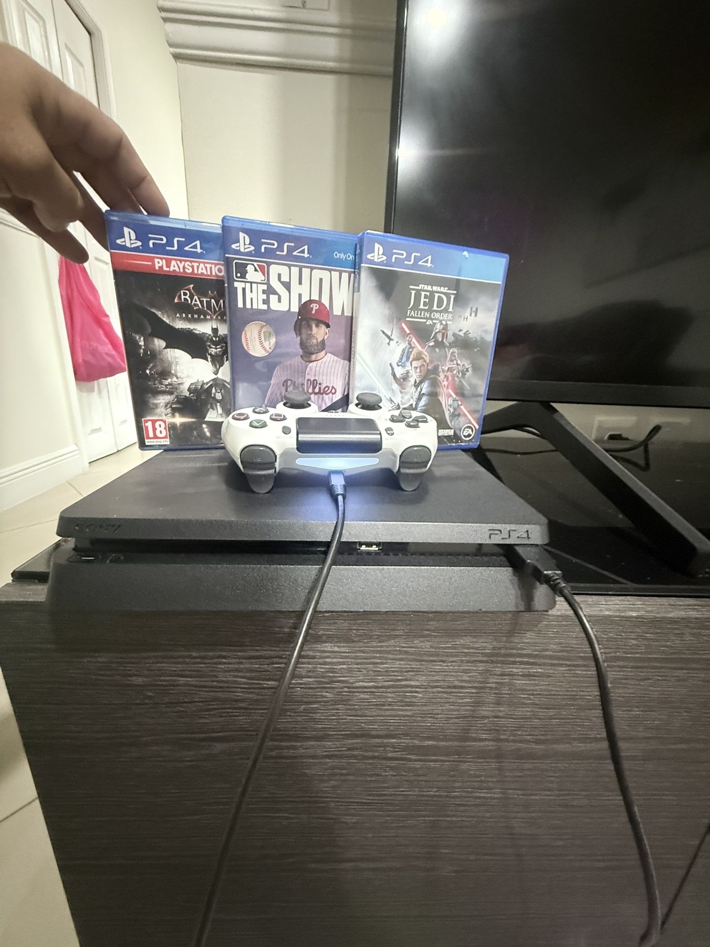 PS4 PlayStation 4 con 3 juegos controller los cables y garantía premium seller p4