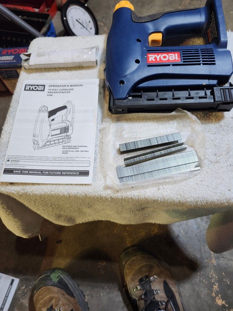 Ryobi P300, 18V CordlessNailer/Stapler - Like New