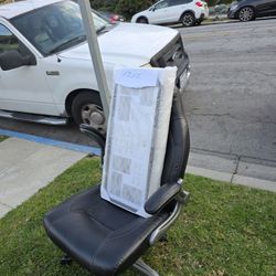 FREE: Office Chair And 2 Picture Frames