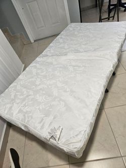 Cama individual portatil con el colchon!