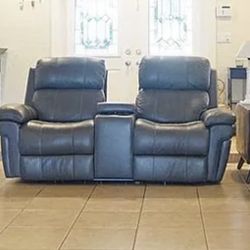 Leather Couch Very Good Condition.  Like New 