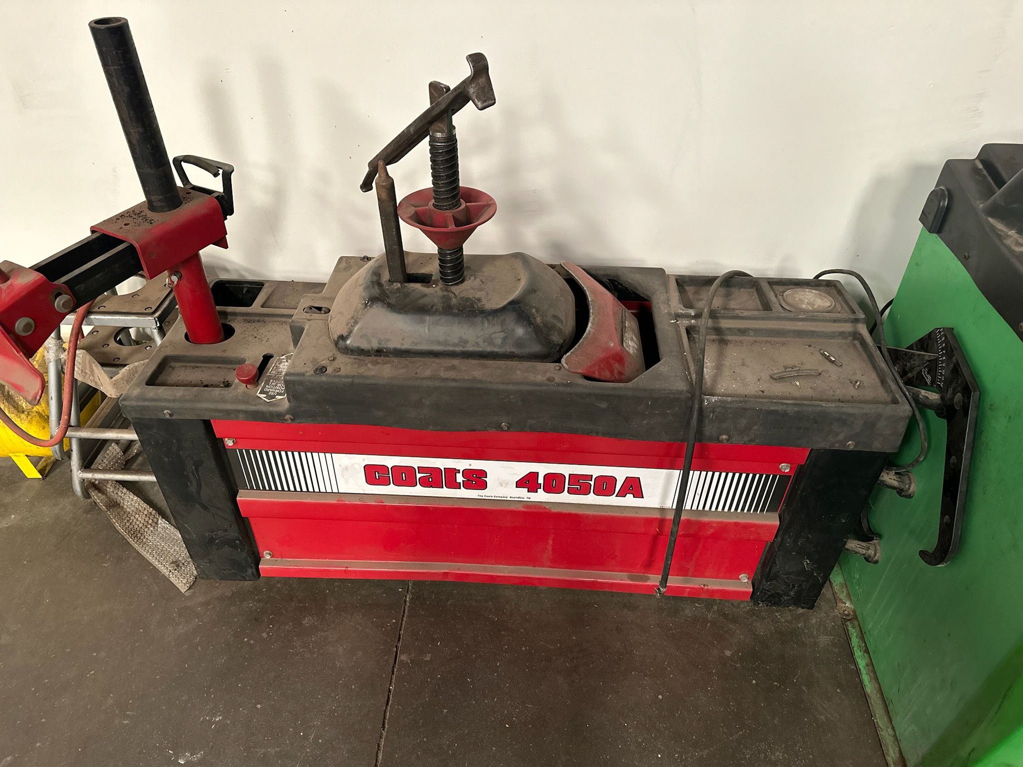 Tire Machine - Coats 4050A