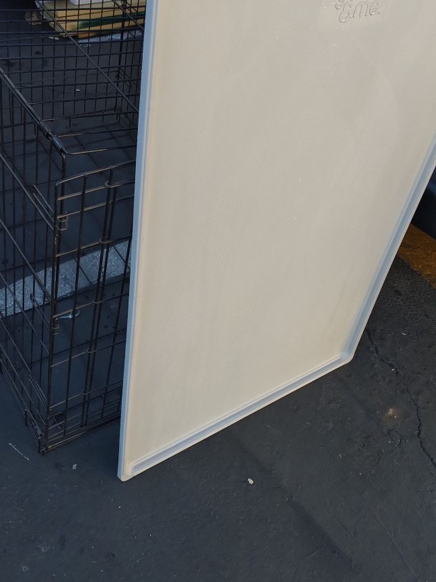 Not Free $50 Dls XL Cage, Kennel 42X28X32H.