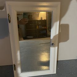 Cabinet with mirror