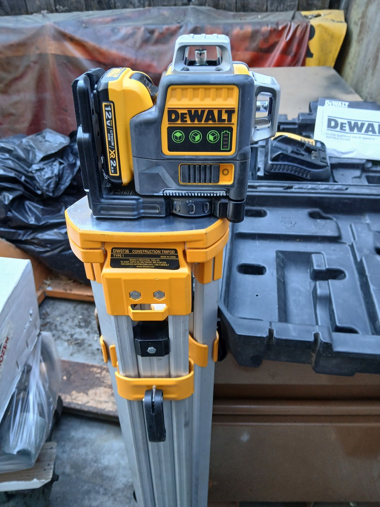 DeWalt Laser Level With tripod