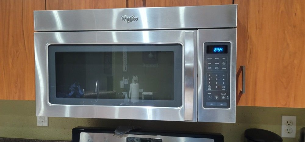 Whirlpool Microwave Stanley Steel, 1.7 Cu Ft.