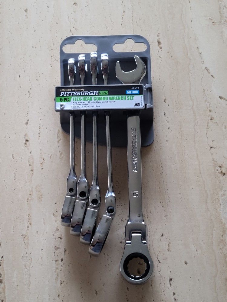 Icon Locking Flex-Head Ratchet and 35 Piece Bit Set