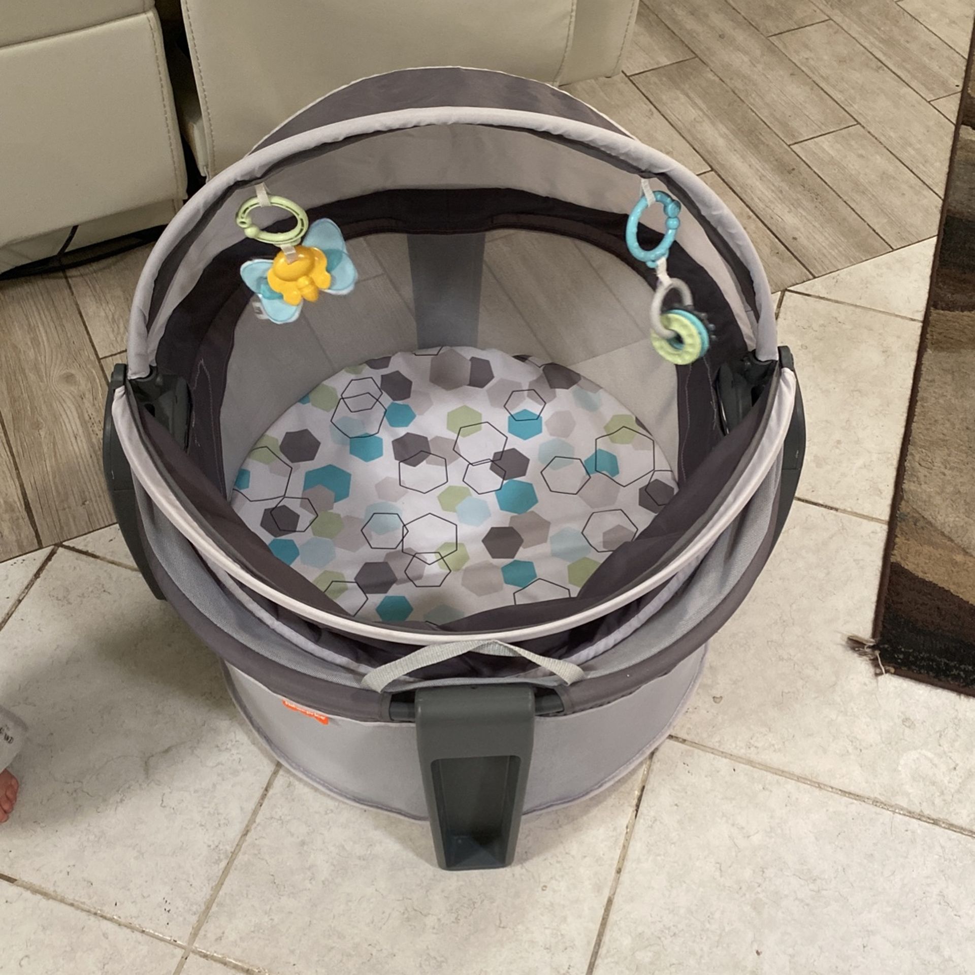 Fisher-Price On-the-Go Baby Dome Portable Bassinet & Play Space with Toys,