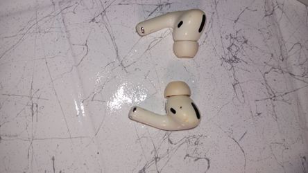AIR PODS USED (NO CASE)