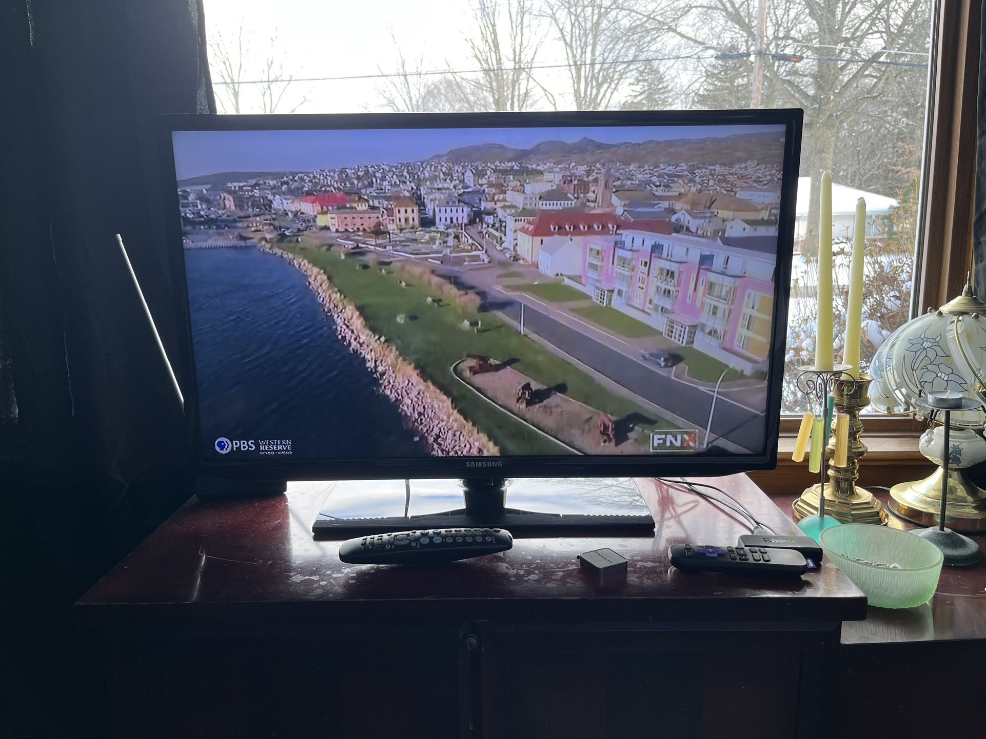 32 Inch Samsung TV With Roku & Remotes