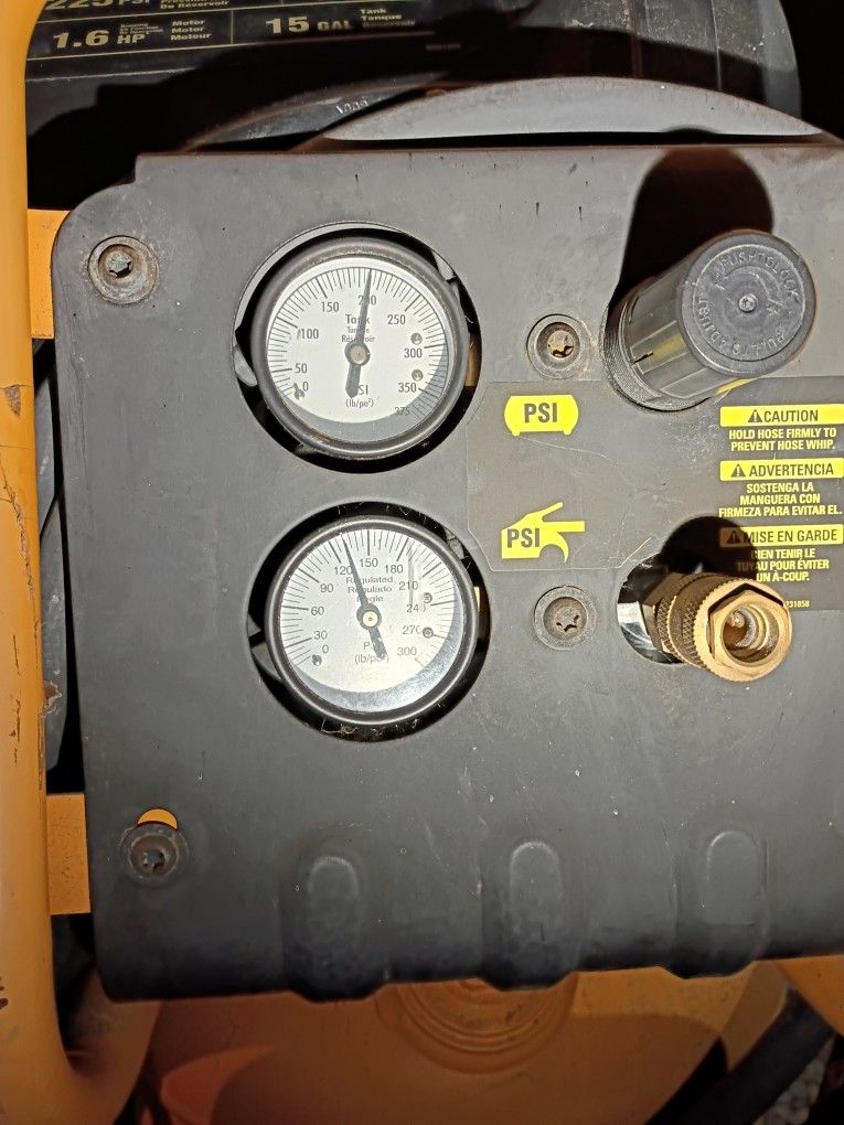 DEWALT COMPRESSOR 225 Psi 5.0 SCFM. 1.6 HO. 15 GAL