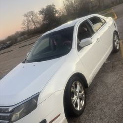 2012 Ford Fusion (white)