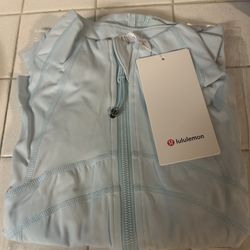 Glacier Blue Cropped Lulu (Size 2)