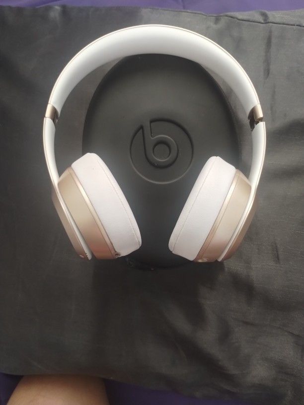 Beats Solo Wireless Gold Series