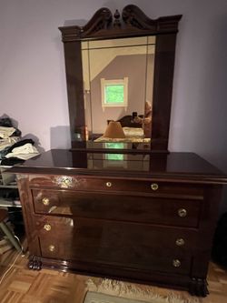 Queen Bedroom Furniture Set