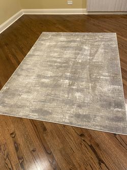 Area rug!! 5’ X 7’