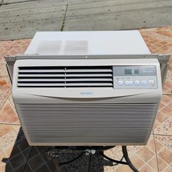 A/C ....8,200 BTU 