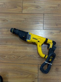 Dewalt 8.5 Amp 1-1/8 in. Corded SDS-PLUS D-Handle Concrete/Masonry Rotary Hammer Drill