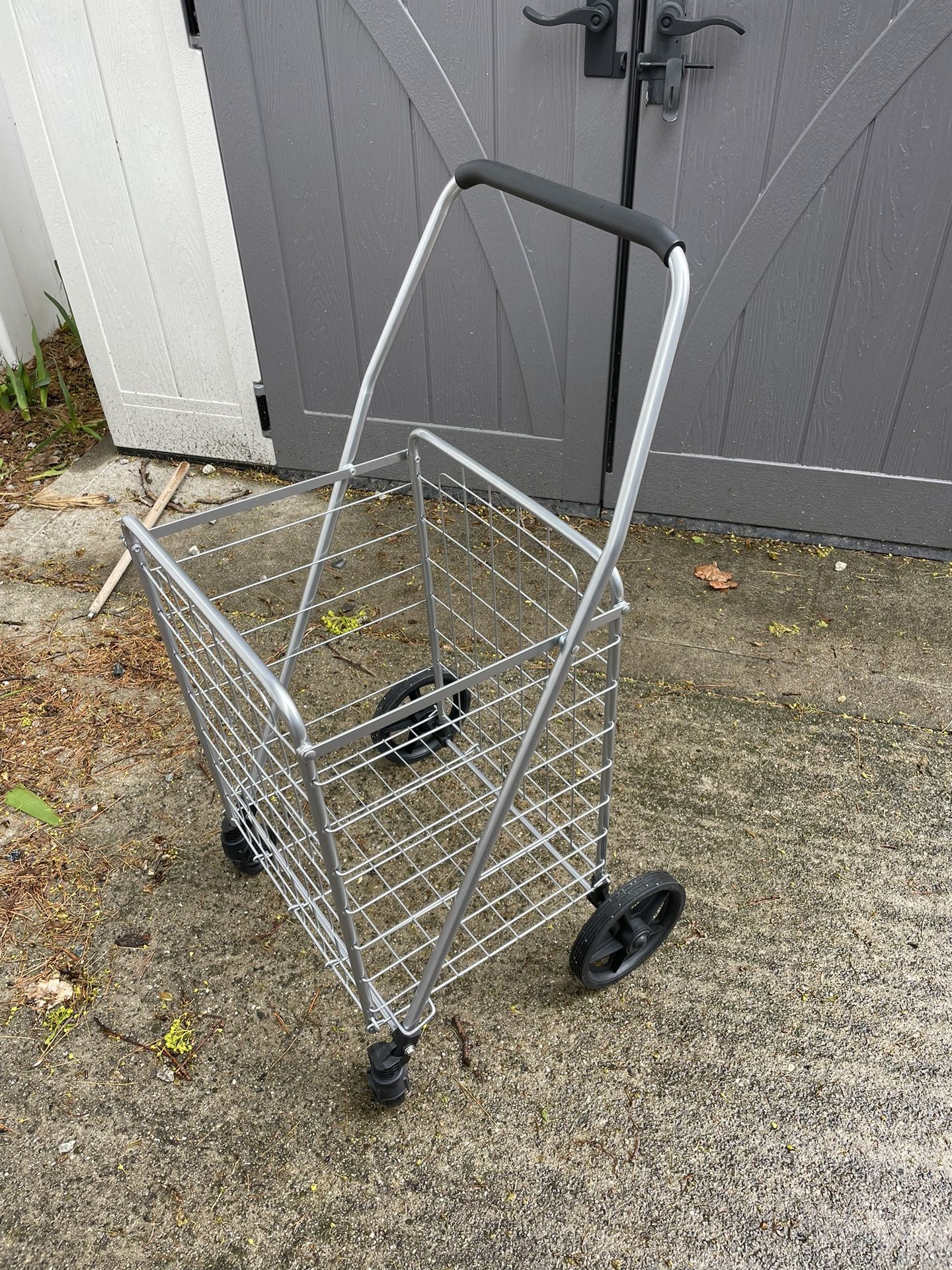 Stainless Steel Shopping Cart With Turntable Wheels
