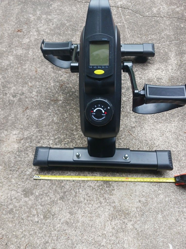 Newfitment
Under Desk Bike Pedal Exerciser