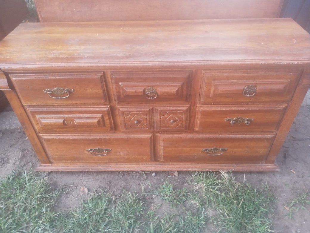 Solid wood dresser 8 drawers