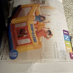 Indoor / outdoor bounce house 1-8yrs