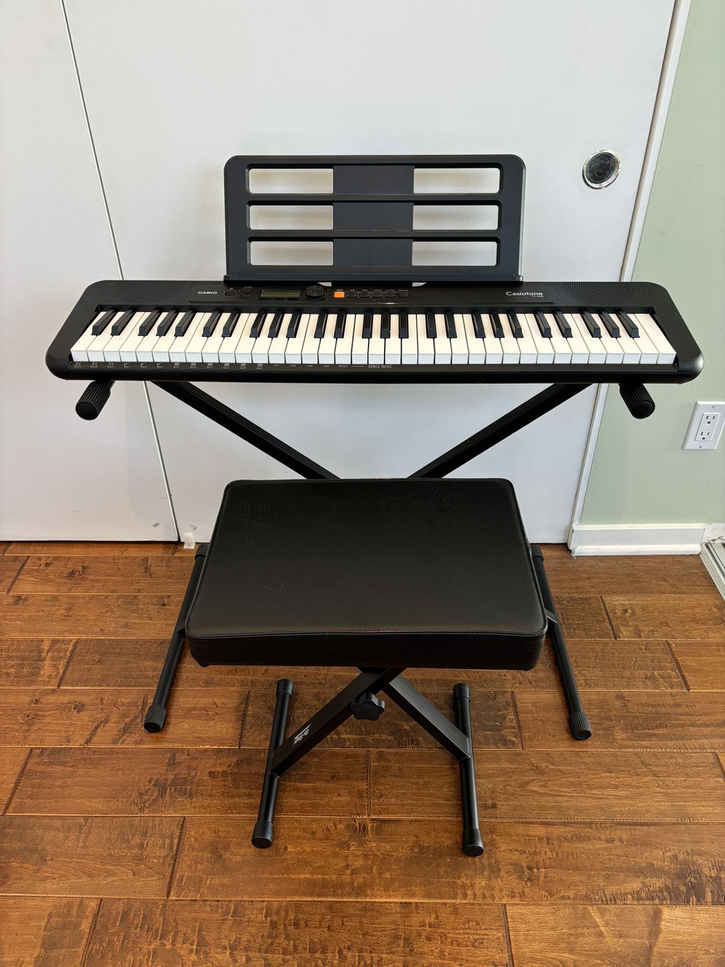Casiotone CT-5200 Keyboard Piano + Seat & Stand