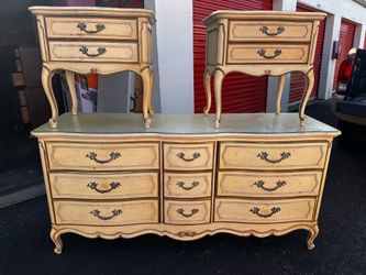 Dresser set