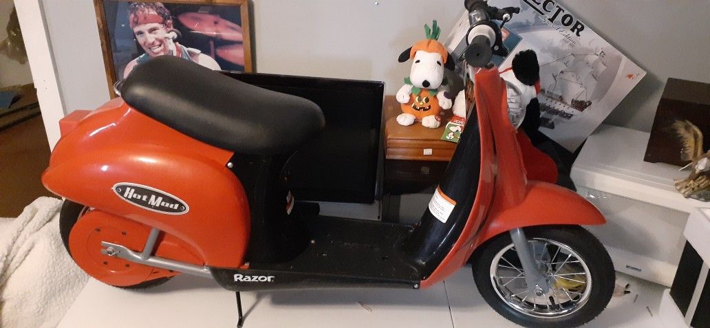 KIDS 24 VOLT SCOOTER RUNS 15 M.P.H KIDS MOTORCYCLE 12 VOLTS CLICK ON PICTURE YOU WILL GET FULL PICTURE