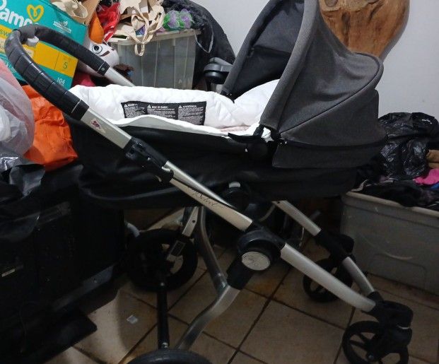 Baby JOGGER WITH bassinet 